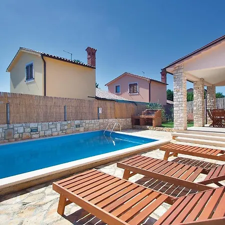 2 Bedroom Cozy In Holiday home