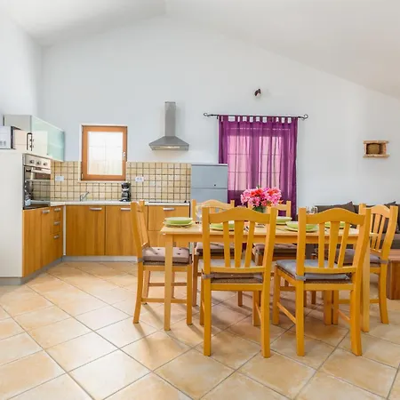 2 Bedroom Cozy In Holiday home *