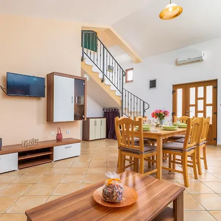 2 Bedroom Cozy In Holiday home *
