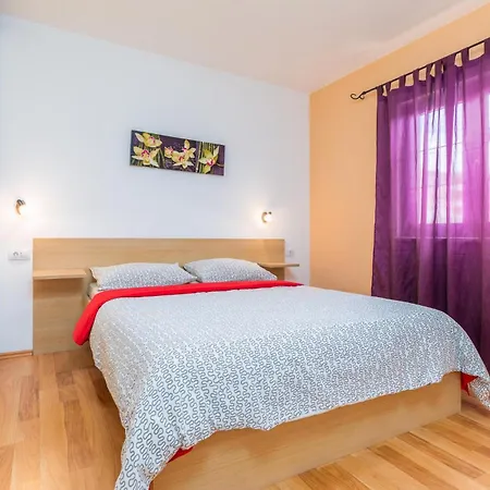 2 Bedroom Cozy In * Liznjan