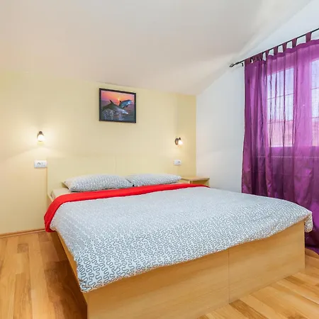 2 Bedroom Cozy In Holiday home *