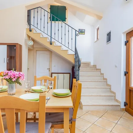 2 Bedroom Cozy In