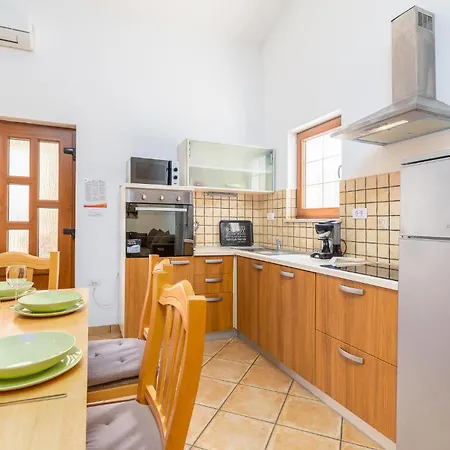 2 Bedroom Cozy In *
