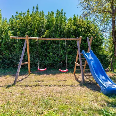 2 Bedroom Cozy In Holiday home