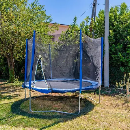 2 Bedroom Cozy In Holiday home *